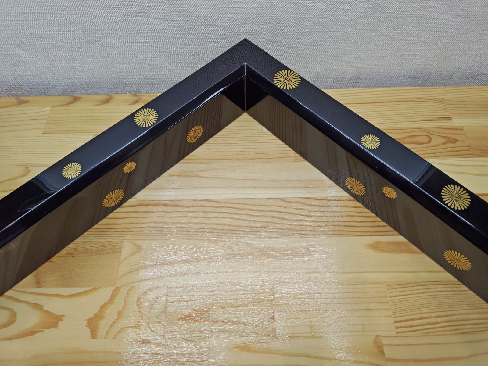 逢絢亭】茶道具 炉縁 山中塗 唐松蒔絵 真塗 木製 塗師 村田宗覚 共