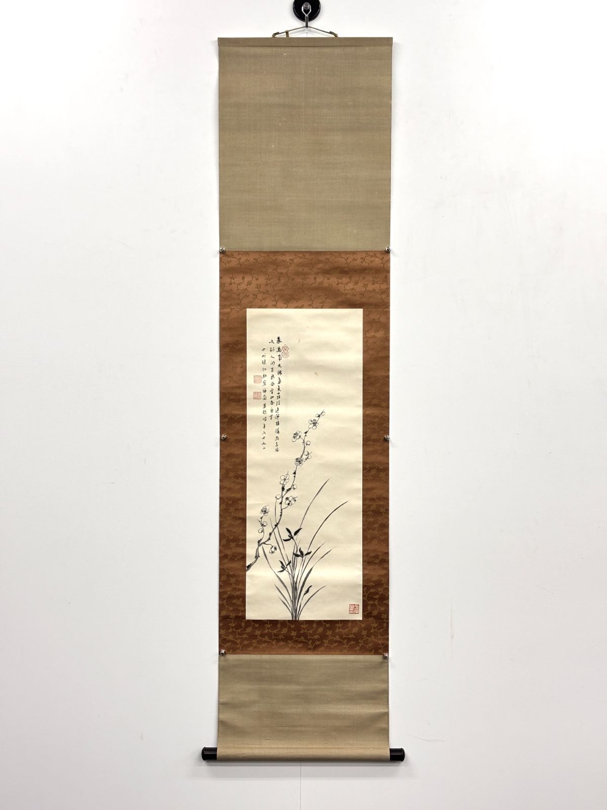 掛軸 M 16 張伯駒 蘭と梅の図 落款印あり ＃茶掛＃古美術 まとめてお買取 ＃肉筆