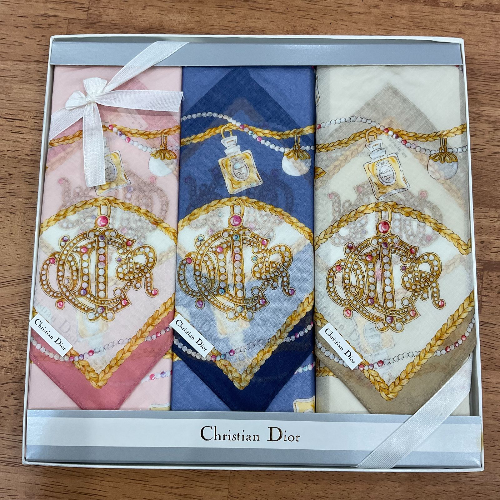 クリスチャンディオール ハンカチセット3枚 B25112447 - メルカリ