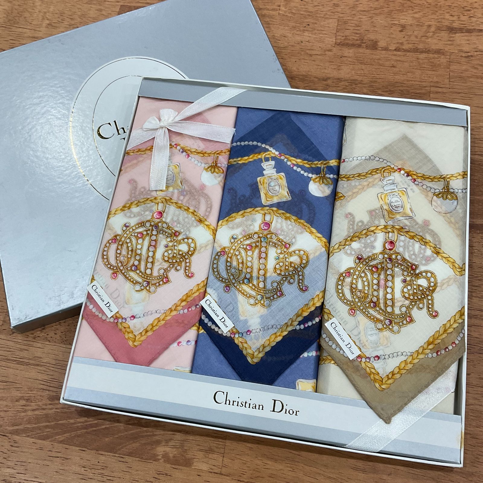 クリスチャンディオール ハンカチセット3枚 B25112447 - メルカリ