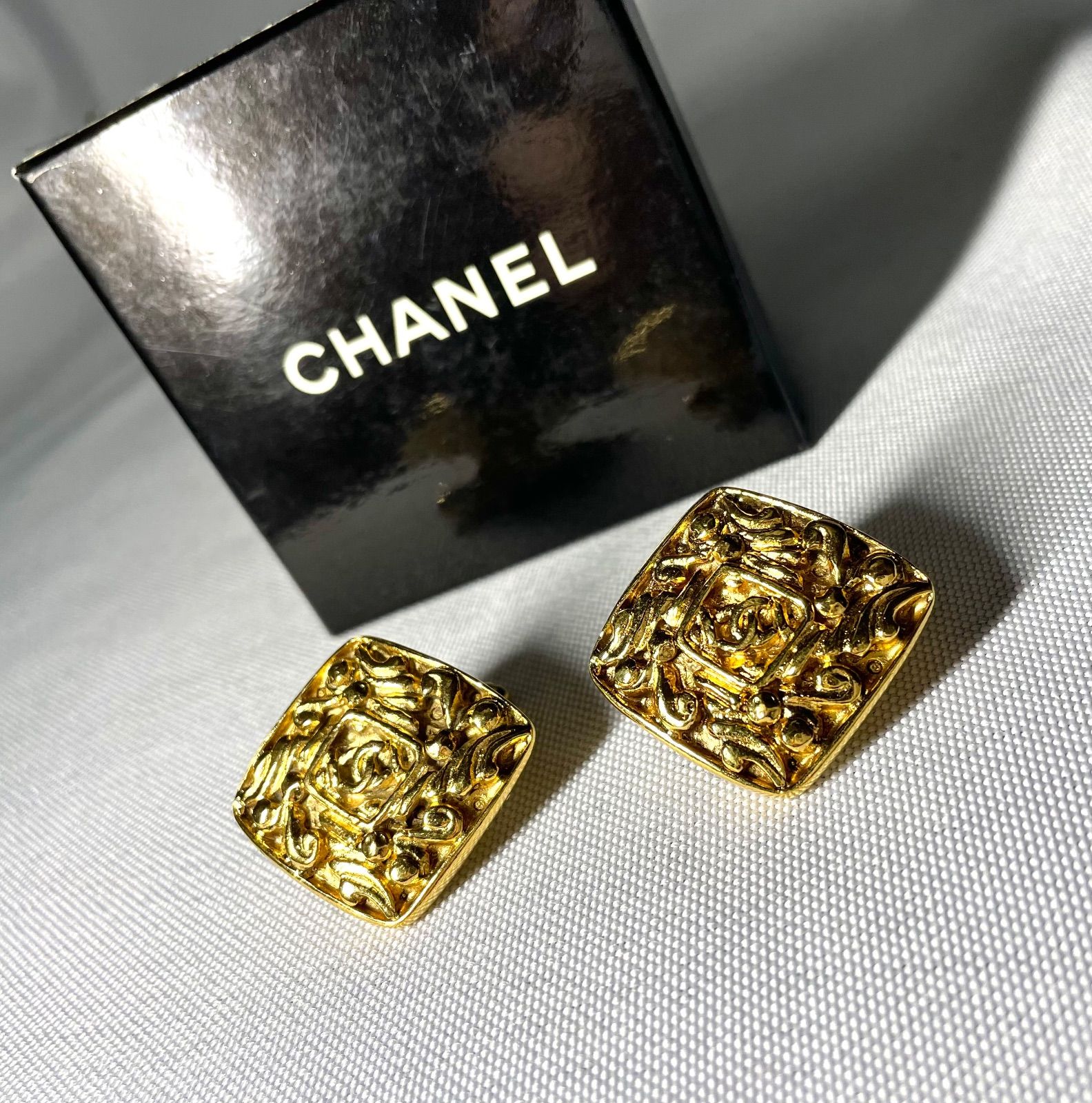 CHANEL シャネル ココマーク ヴィンテージデザイン ラージサイズカフス