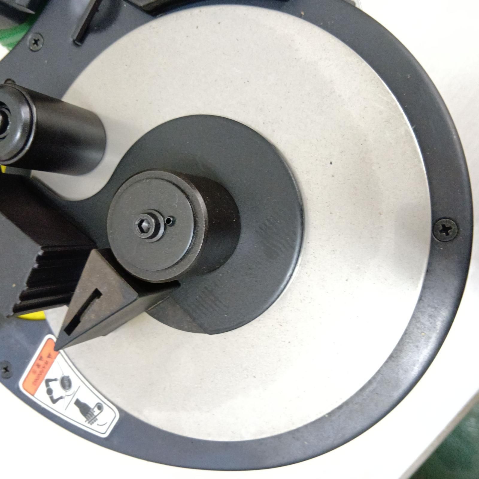 16 mmコードレス鉄筋カットベンダ