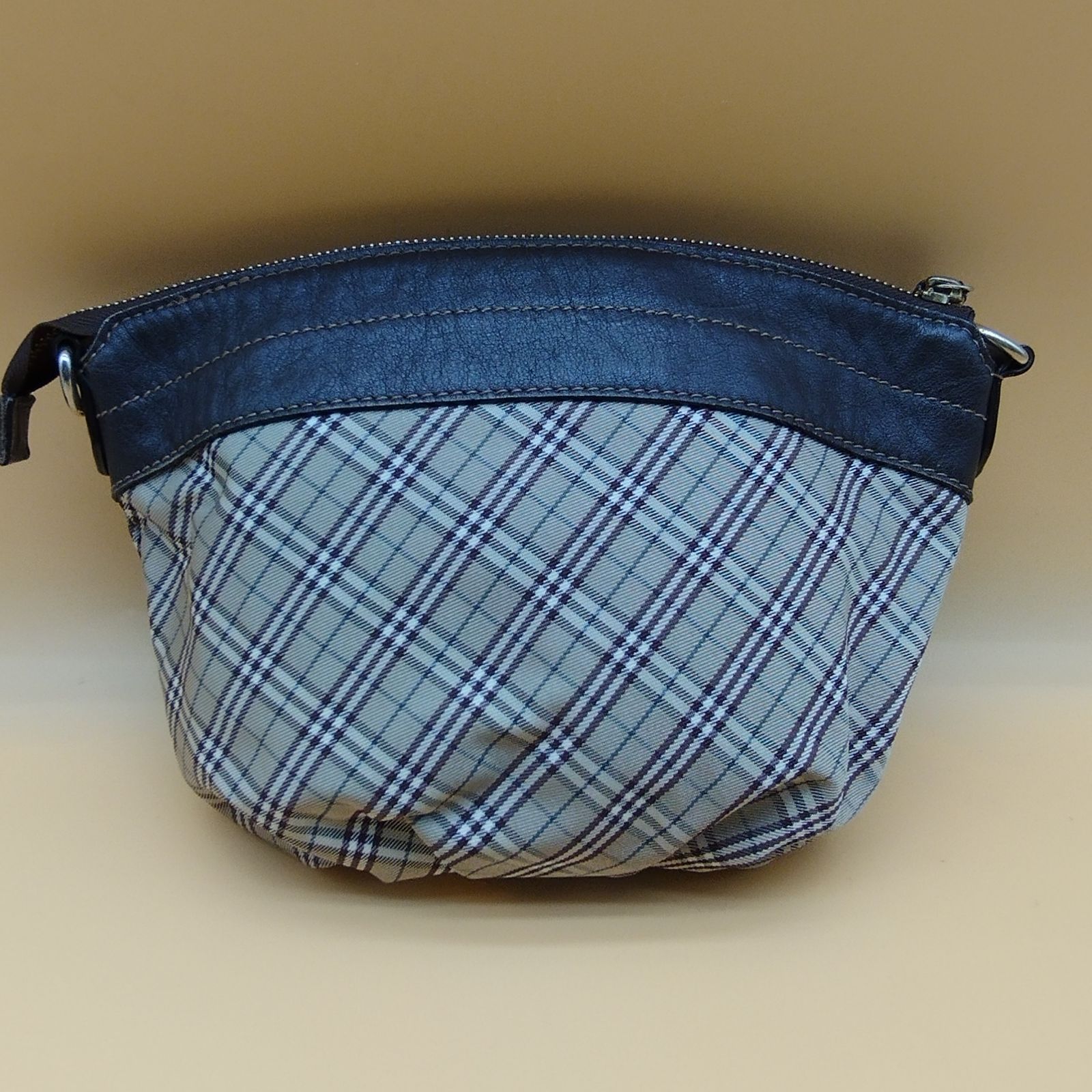 注文 【D21942】バーバリー ブルーレーベル ノバチェックショルダーバッグ