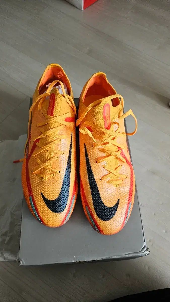 ナイキ FANTOM ELITE AG 240 サッカーシューズ