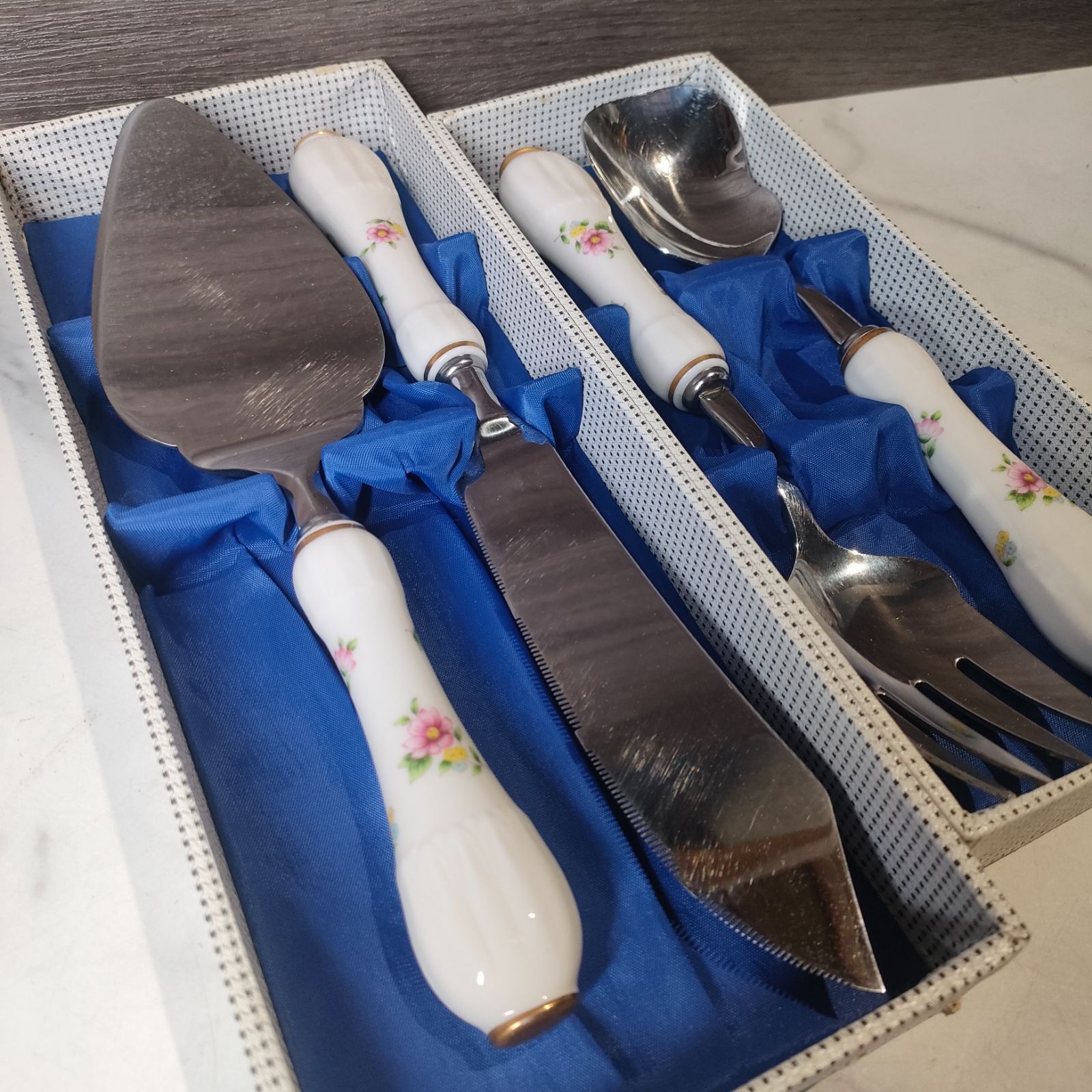 Noritake 食器セット 水色 6枚　ケーキサーバー付　未使用 17【美品・箱付き】ノリタケ Noritake ケーキサーバ＆ナイフセット