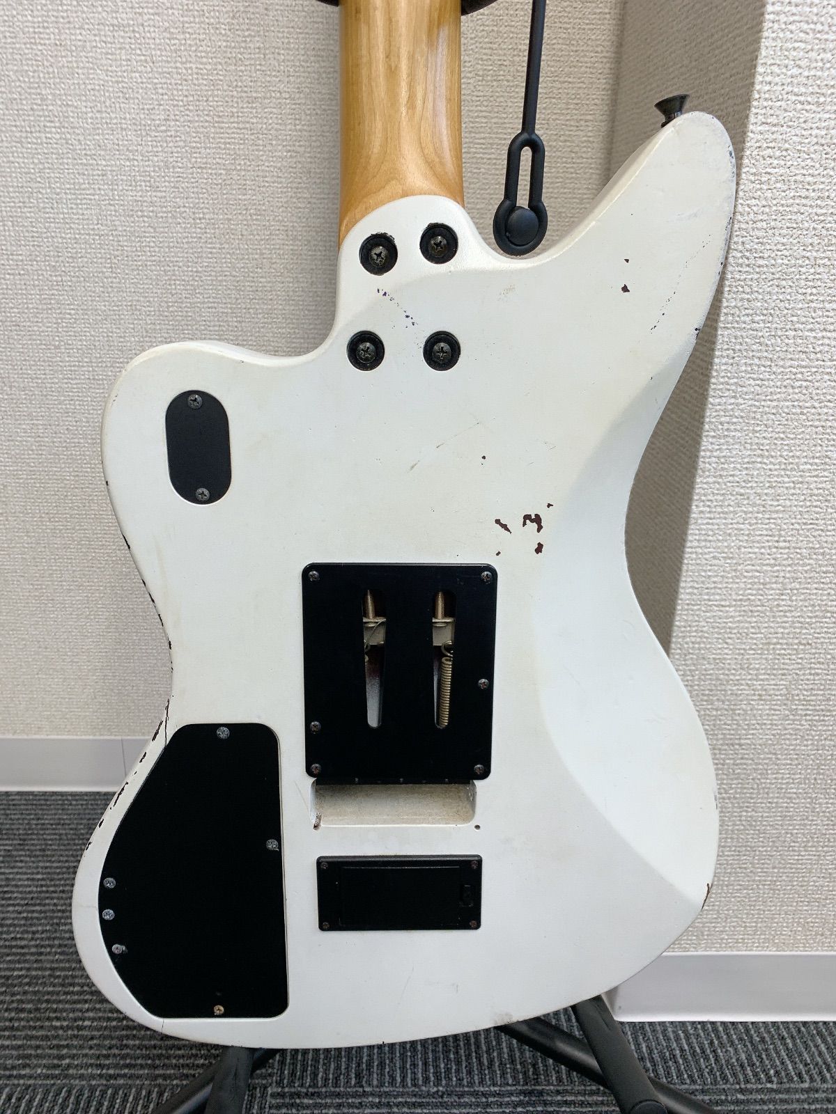 ☆0【割れあり】エレキギター ギター ホワイト ブラック 白 黒 弦なし