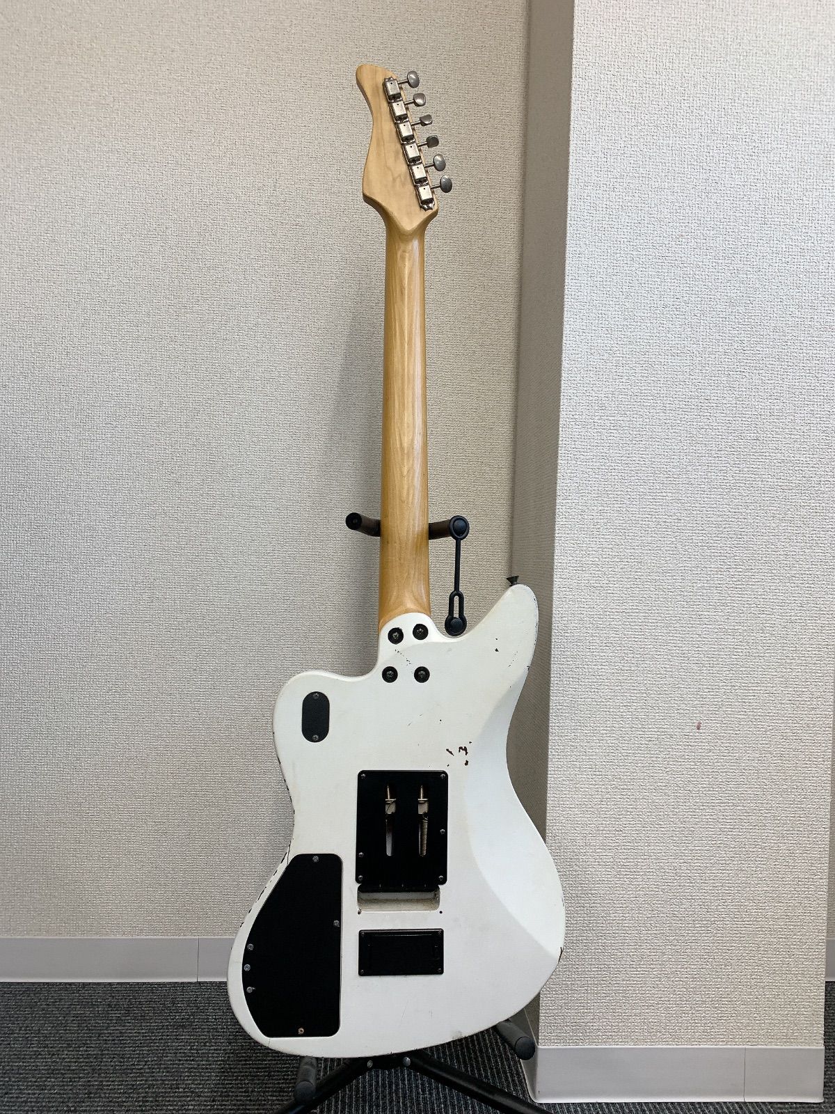 ☆0【割れあり】エレキギター ギター ホワイト ブラック 白 黒 弦なし