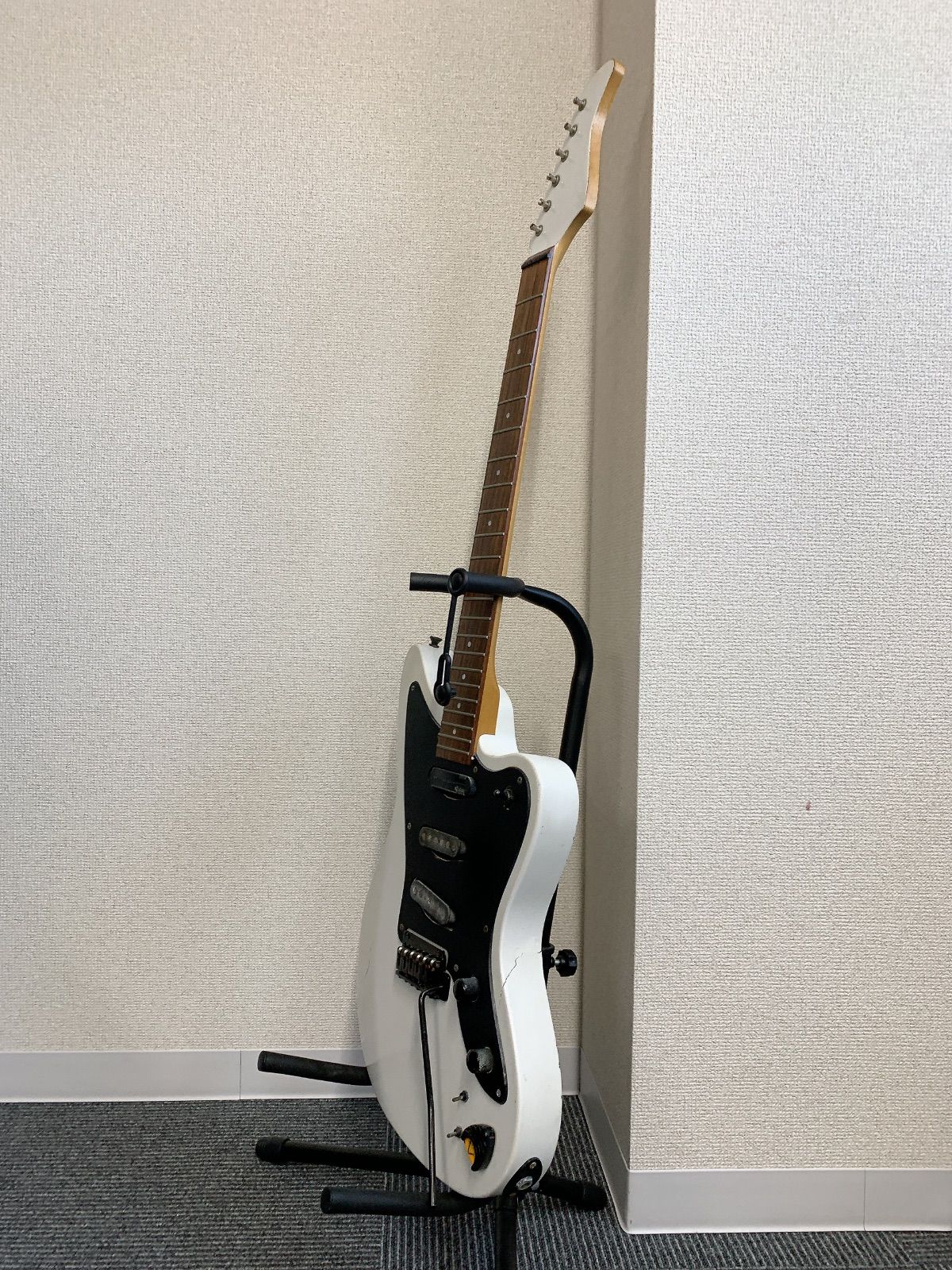 ☆0【割れあり】エレキギター ギター ホワイト ブラック 白 黒 弦なし