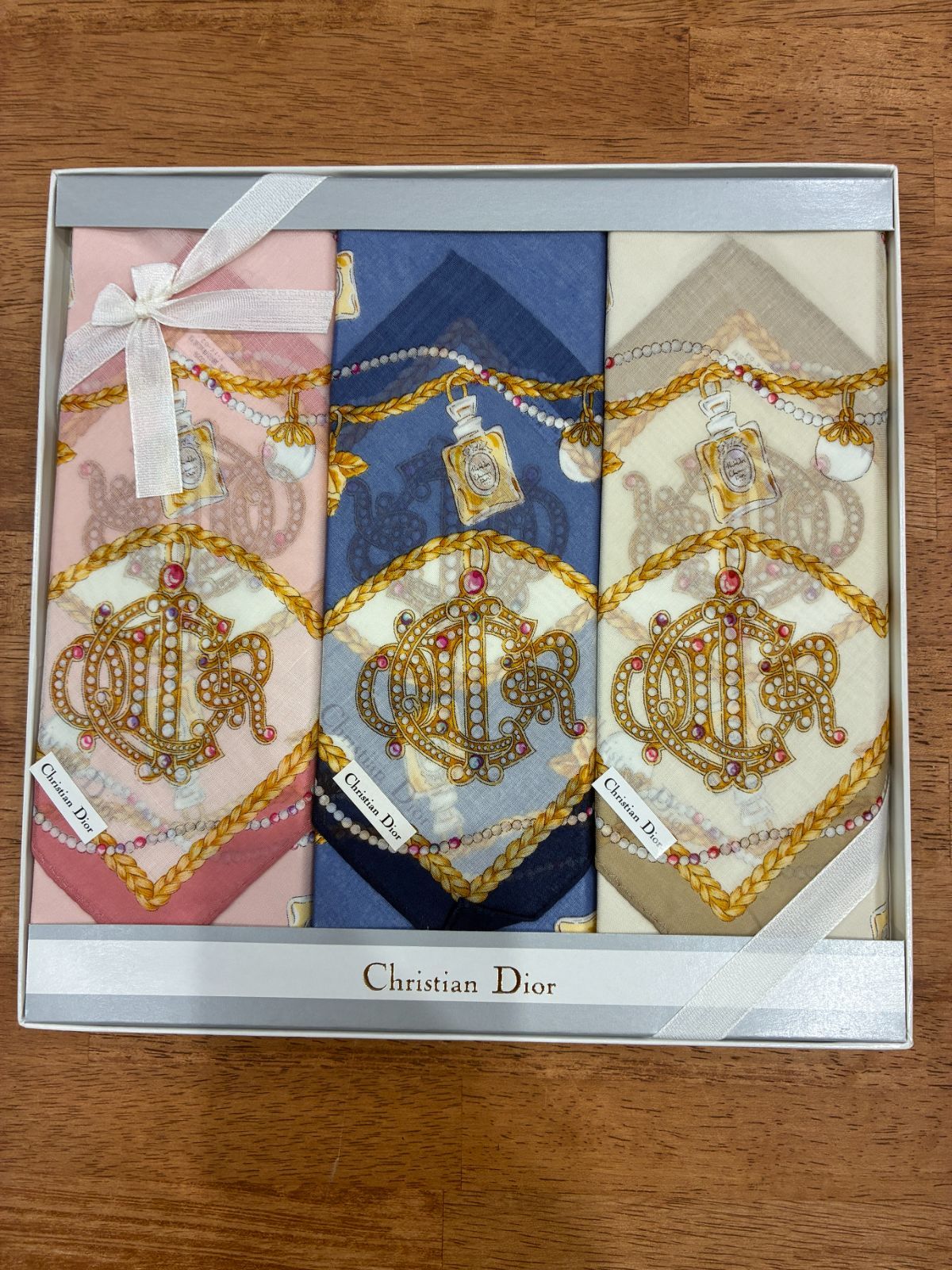 クリスチャンディオール ハンカチセット3枚 B25112444 - メルカリ