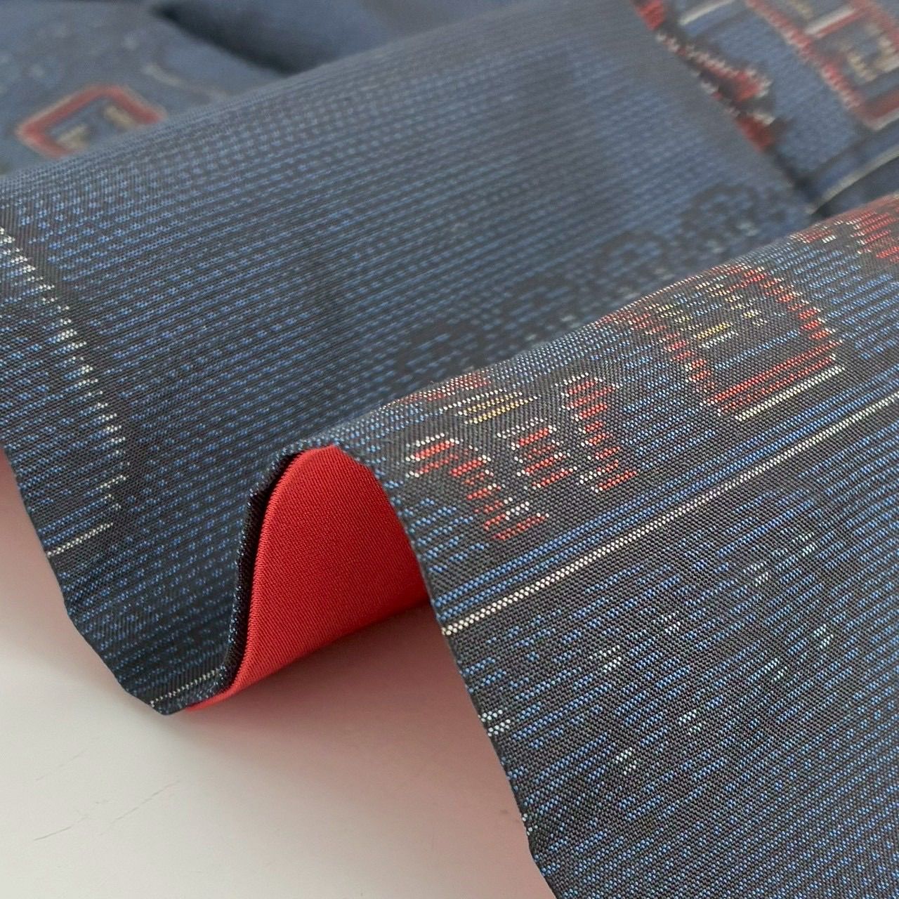 本場大島紬 泥藍染 横双 裄65 エジプト文様 正絹 着物 MK-1924 - メルカリ