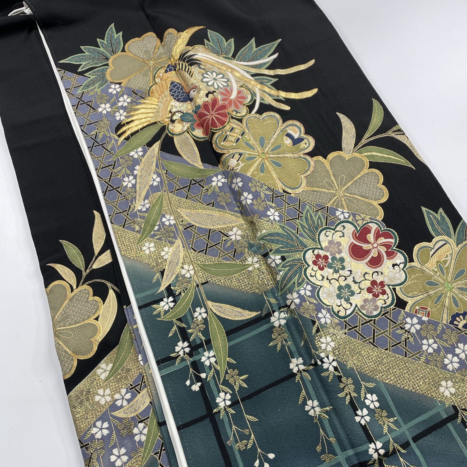 着物まとめ売り　正絹振袖4枚　留袖1枚　着用可　リメイク素材　目立った汚れなし 黒留袖 4枚 正絹 着物まとめ売り 同梱購入歓迎 リメイク用 着付け練習