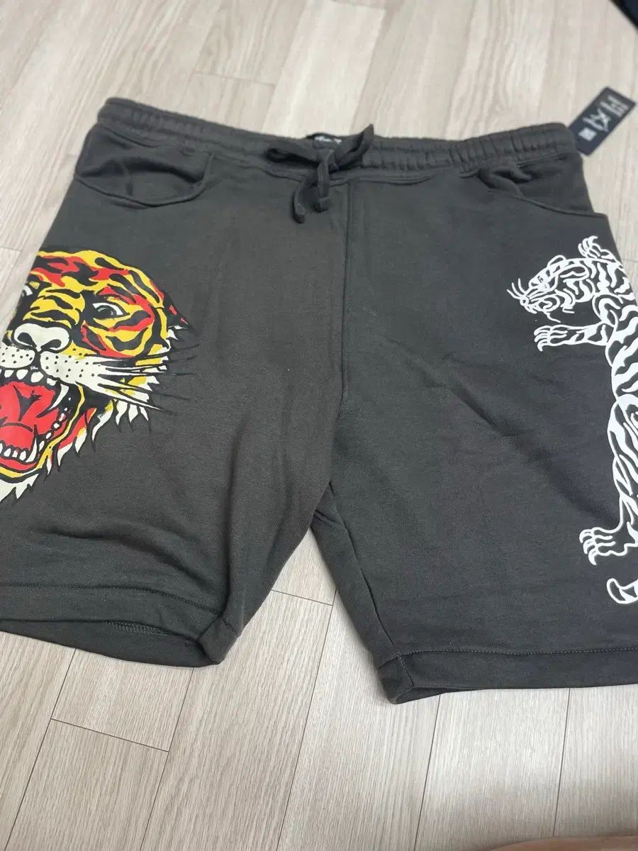 Ed Hardy エドハーディー 黒 ハーフパンツ