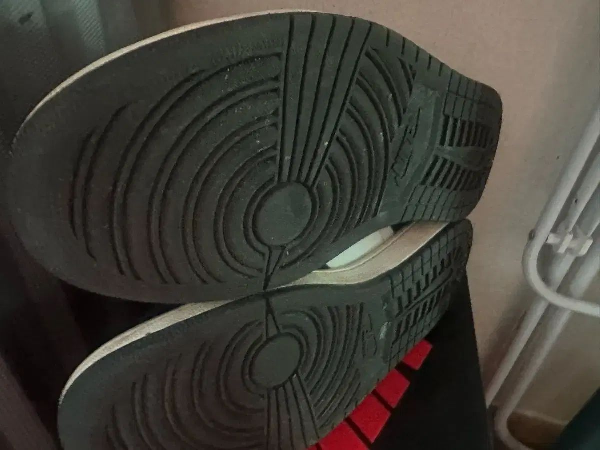 ジョーダン1 ハイ ジムレッド 290