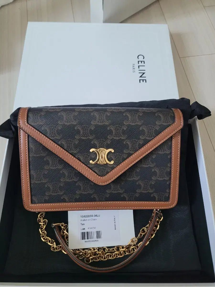 セリーヌ トリオンフ チェーンバッグ