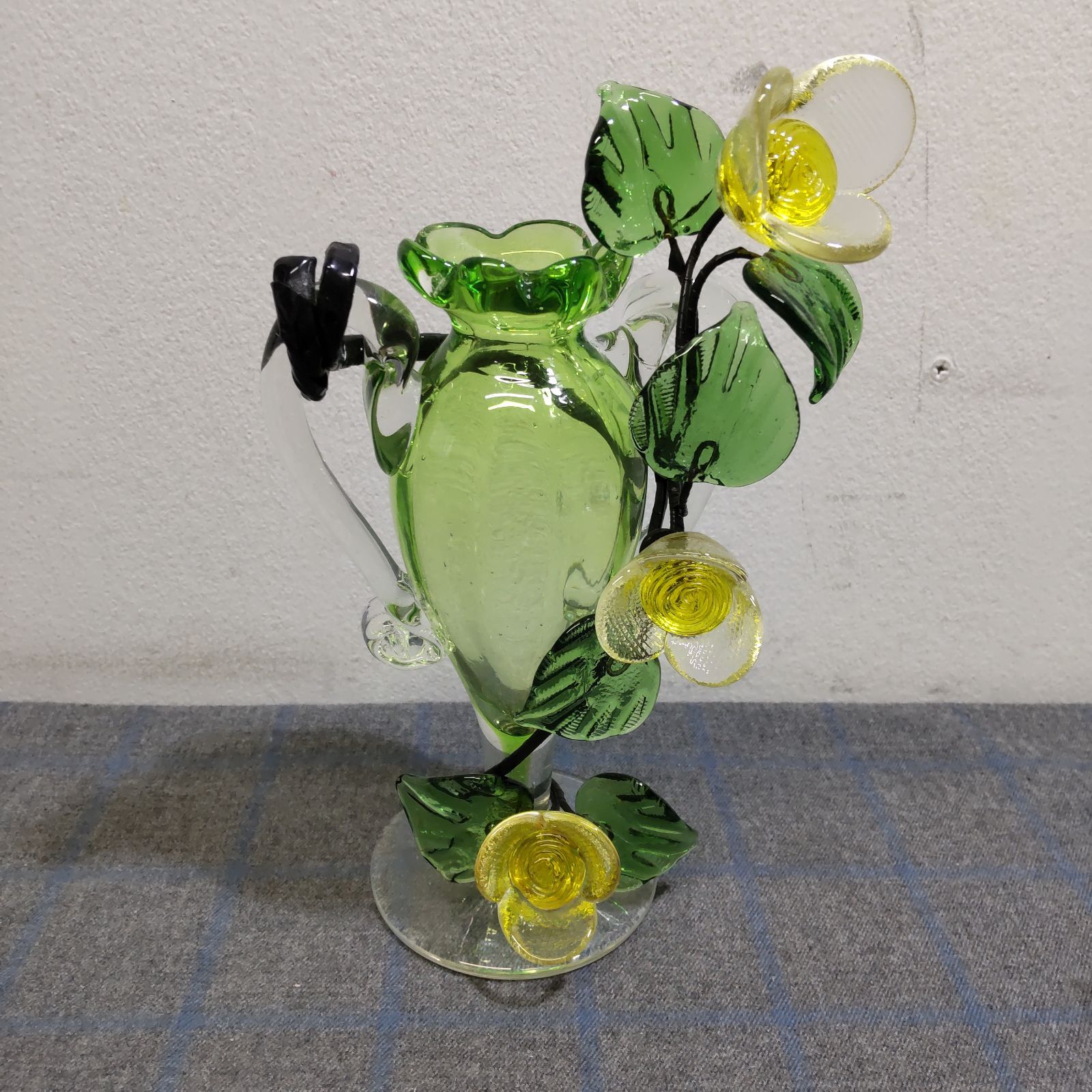 ガラス細工 一輪挿し 花瓶 ミニ グリーン ☆L1535 - メルカリ