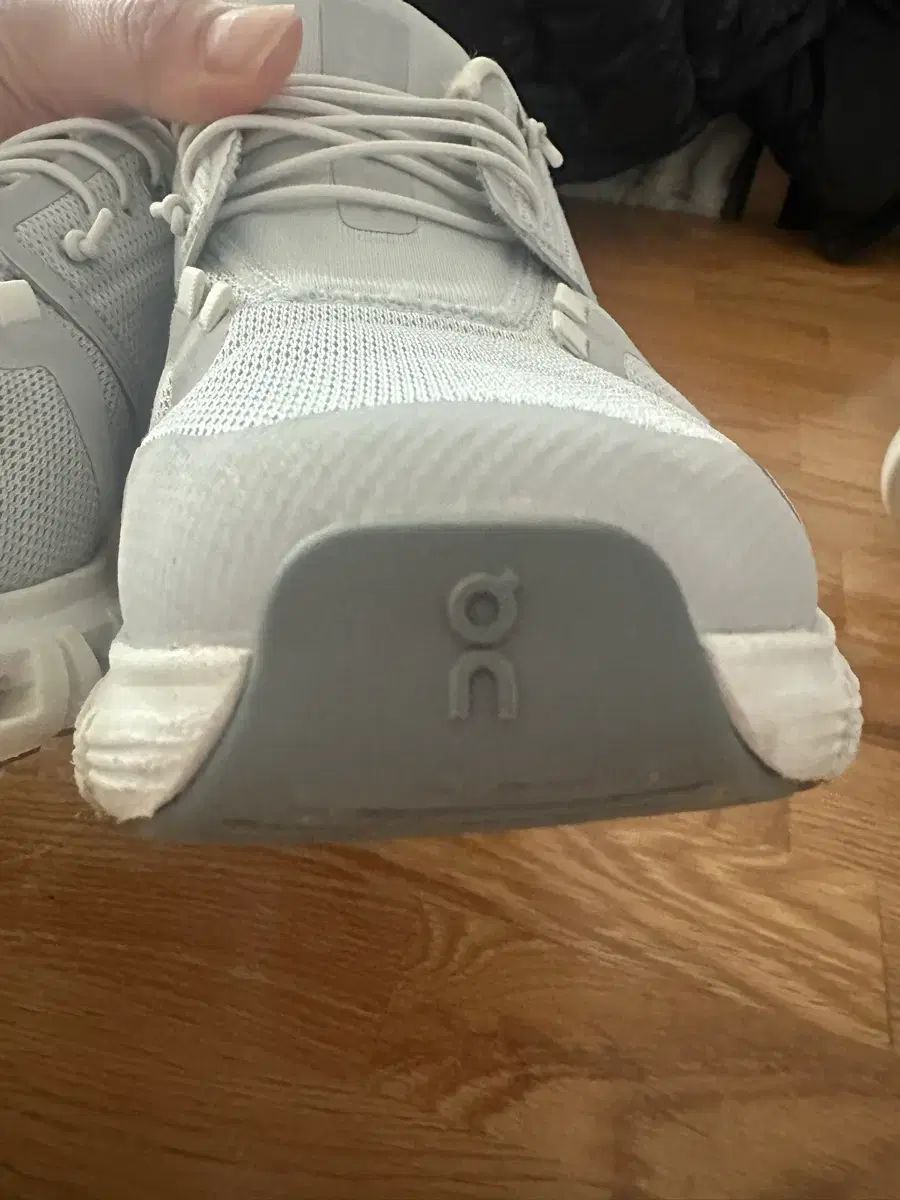 オンランニング 25 レディース クラウド6 スニーカー グレイシャー白