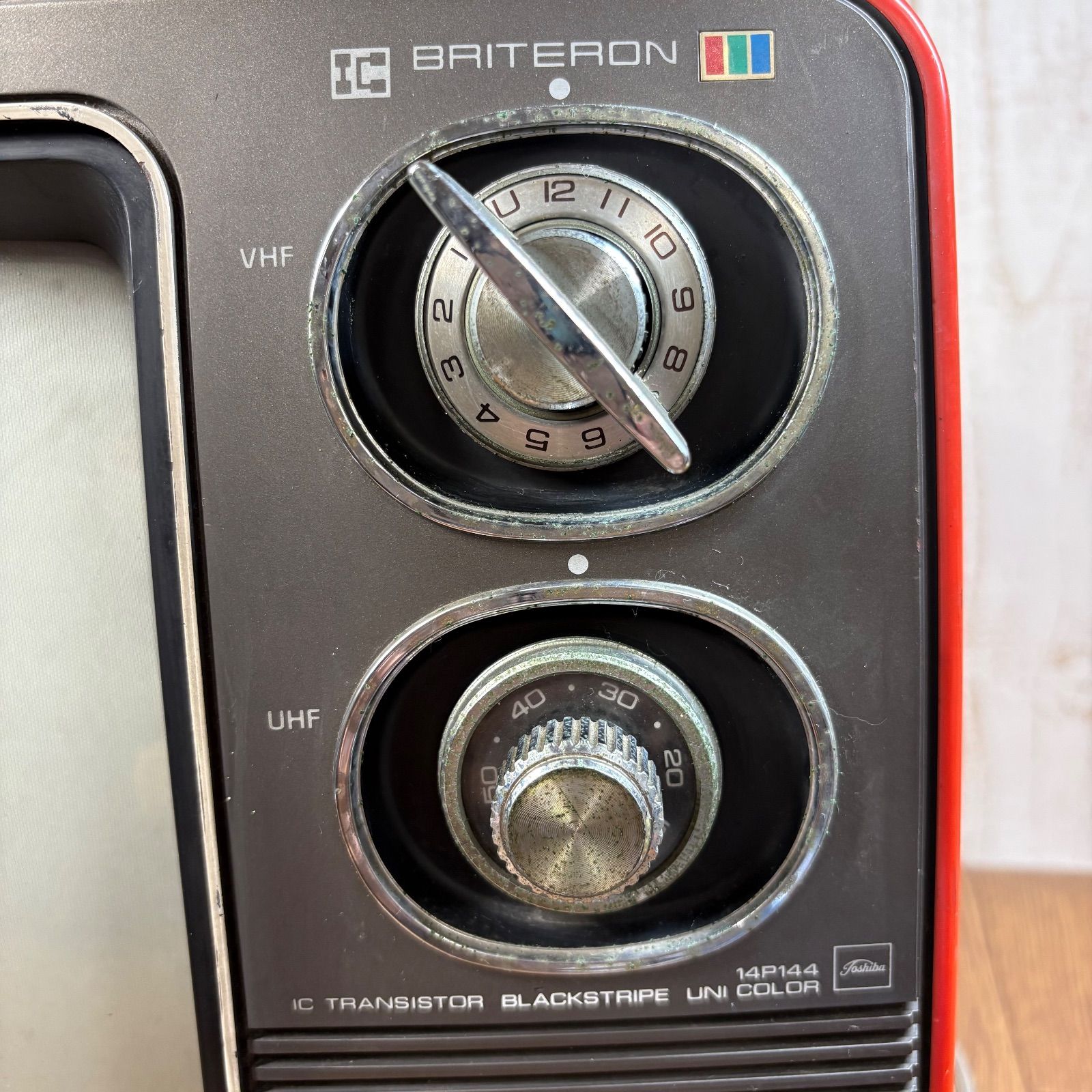 TOSHIBA 赤 14インチ レトロ テレビ - メルカリ