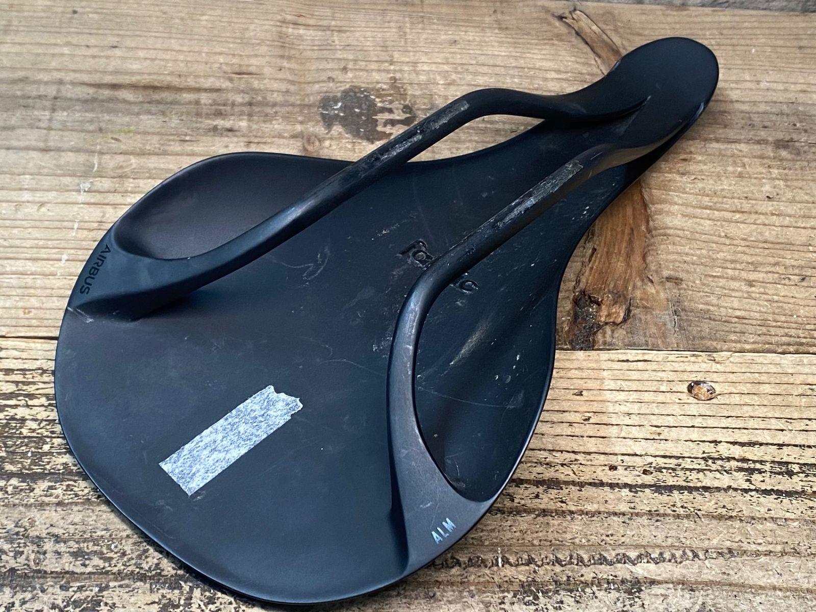 ☆fabric ファブリック ALM ULTIMATE サドル Leaf spring carbon fibre