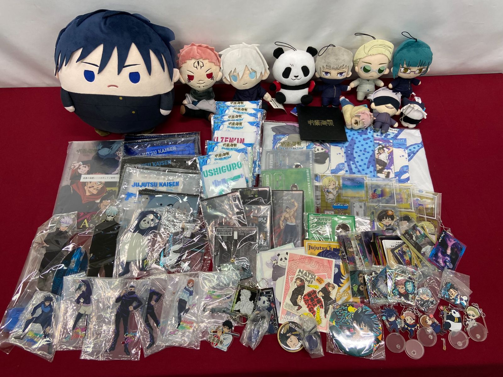 呪術廻戦 ぬいぐるみ アクスタ タオル バッジ カード 他 大量 グッズ 