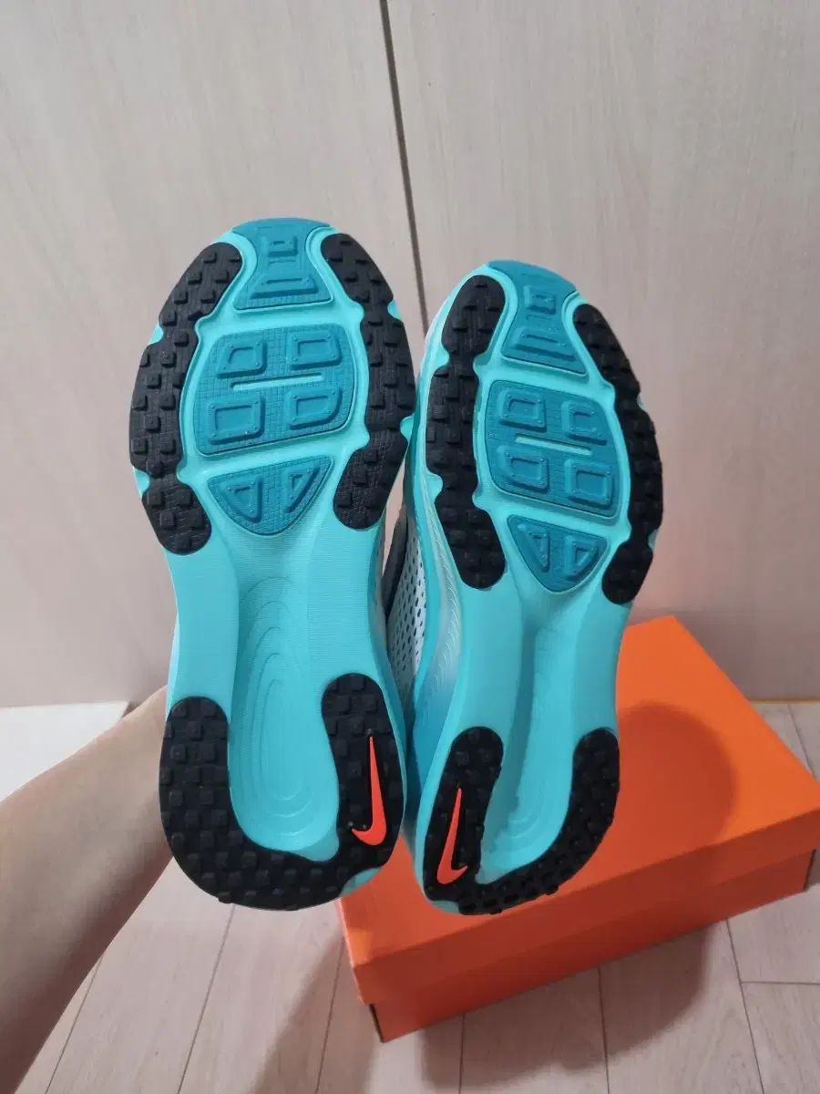 NIKE ナイキ ズーム ボメロ 18 GS ランニング スニーカー 240