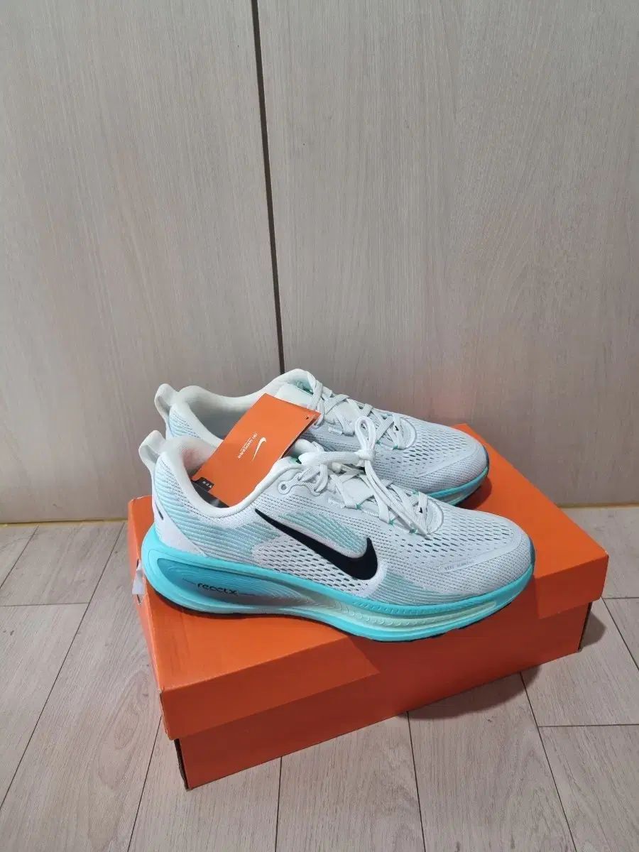 NIKE ナイキ ズーム ボメロ 18 GS ランニング スニーカー 240