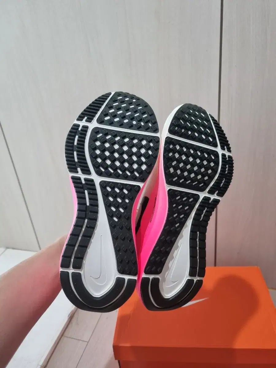 NIKE ナイキ ズームストラクチャード 25 ランニングスニーカー 245