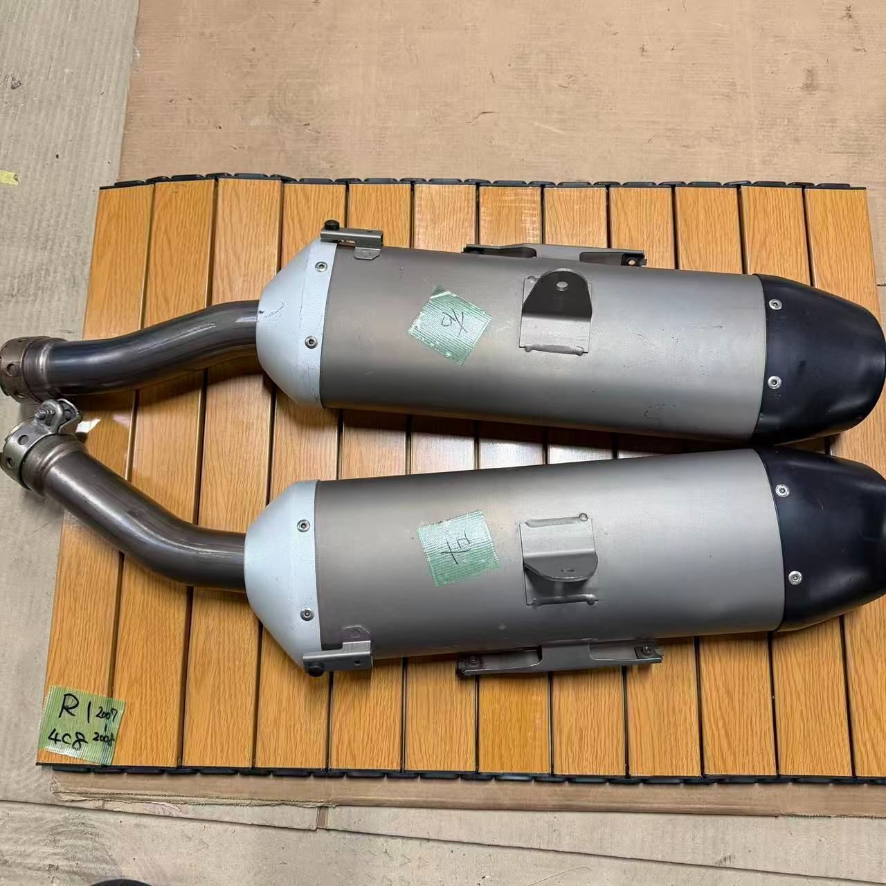 ☆中古・3営業日以内発送☆YAMAHA YZF-R1(4C8) 純正サイレンサー