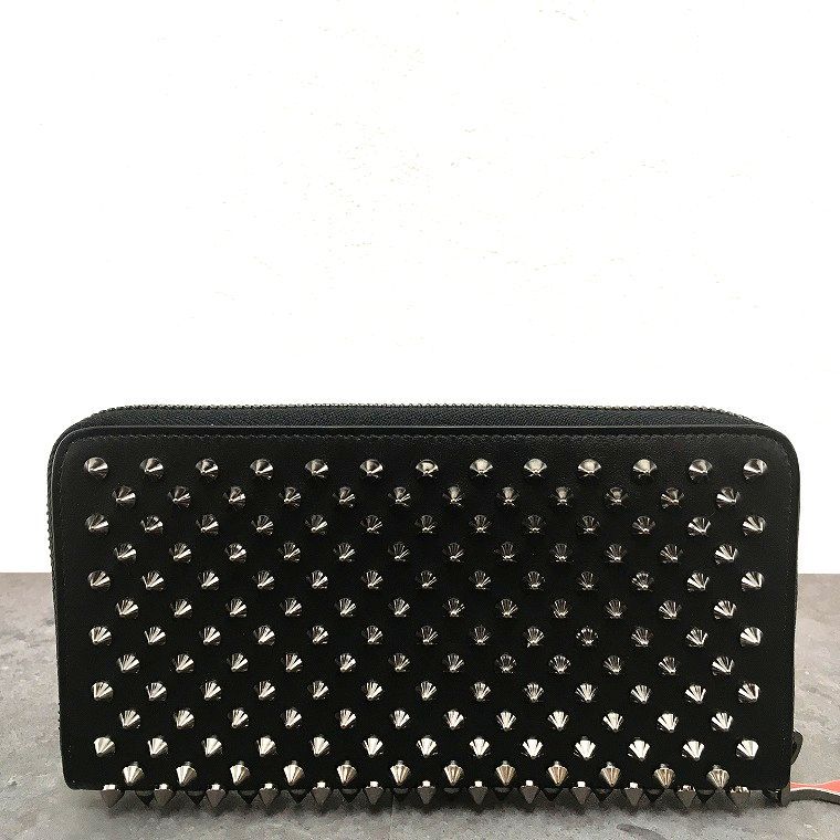 送料込み！ 未使用品 Christian Louboutin 長財布 ブラック スタッズ