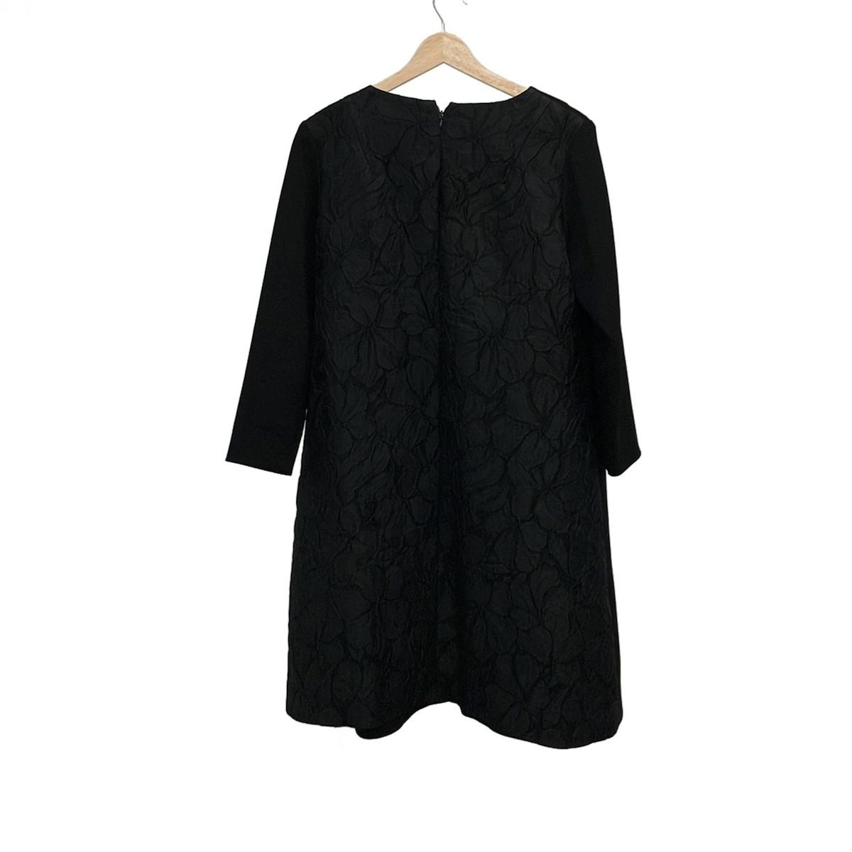 adoreアドーア黒色シャーリング調長袖ワンピース38サイズ美品 adoreアドーア黒色シャーリング調長袖ワンピース38サイズ美品 adore