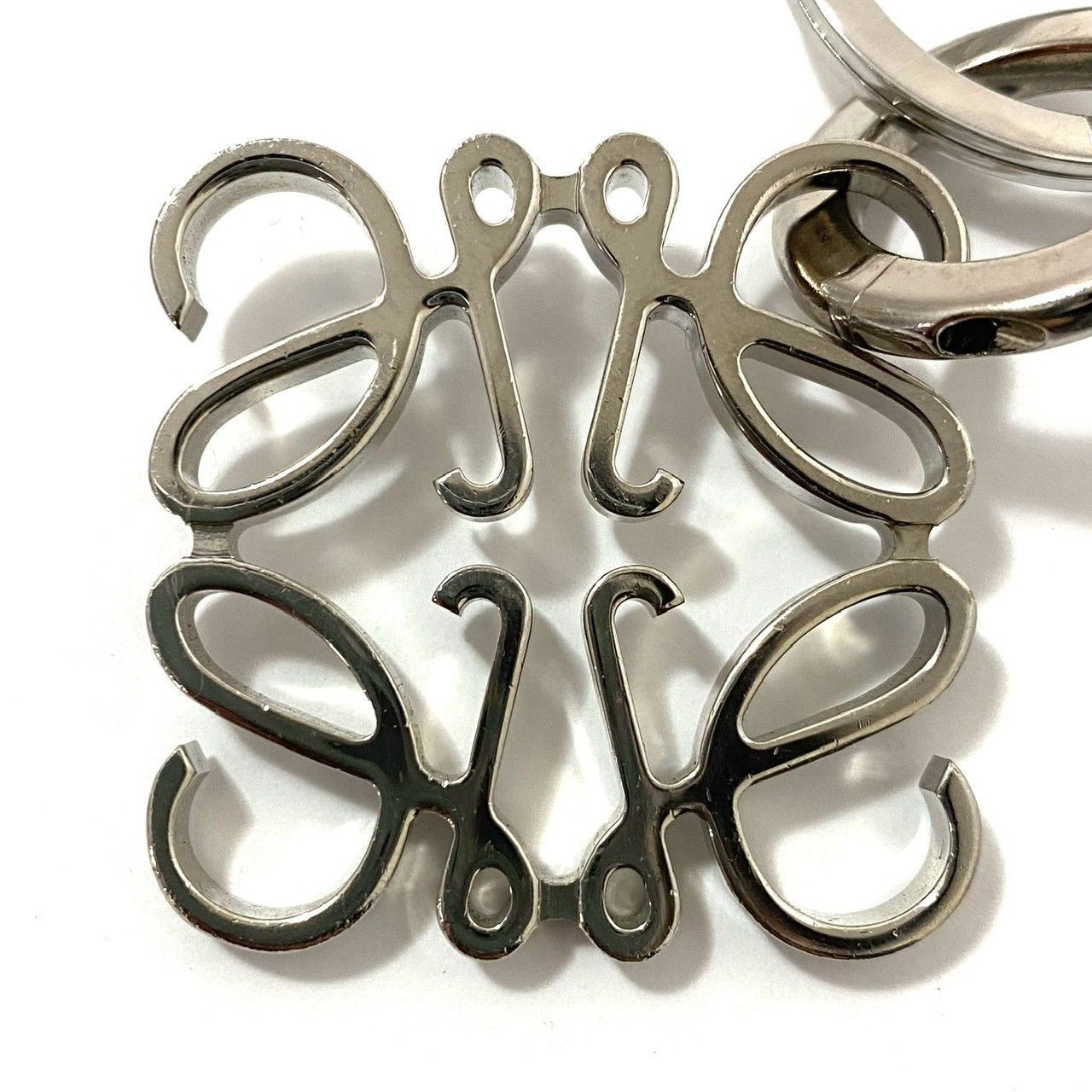 LOEWE】アナグラム キーリング シルバーカラー 111.25.203 パラジウム