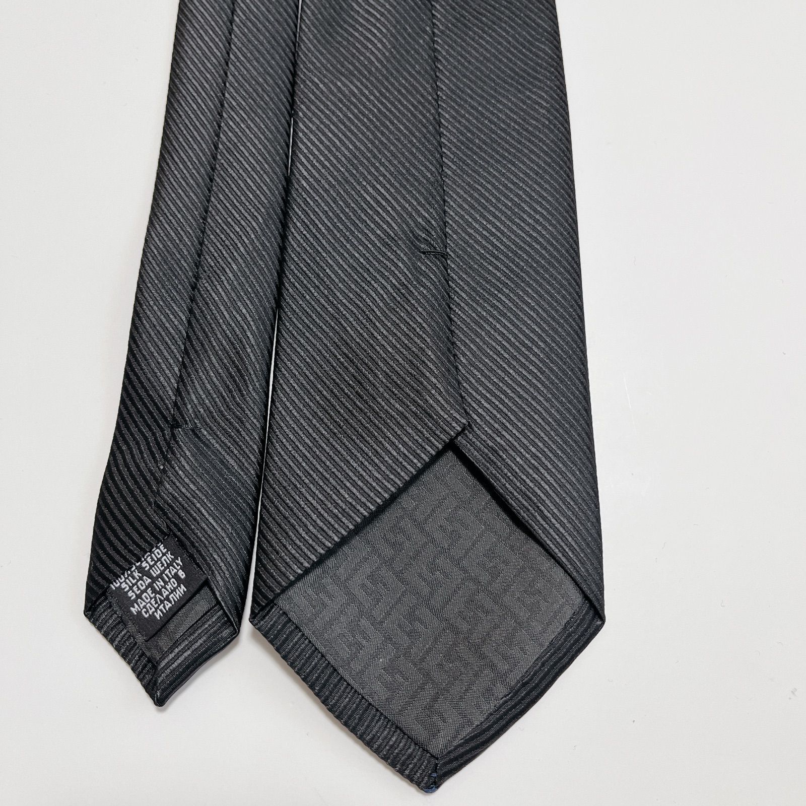 美品 フェンディ ネクタイ ハイブランド ソリッドタイ 無地 光沢 希少