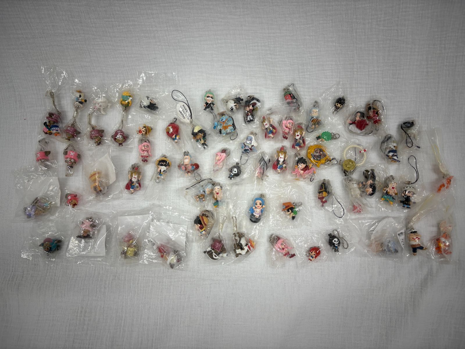 大量まとめ】ワンピース グッズ 約10kg フィギュア/ストラップ 他