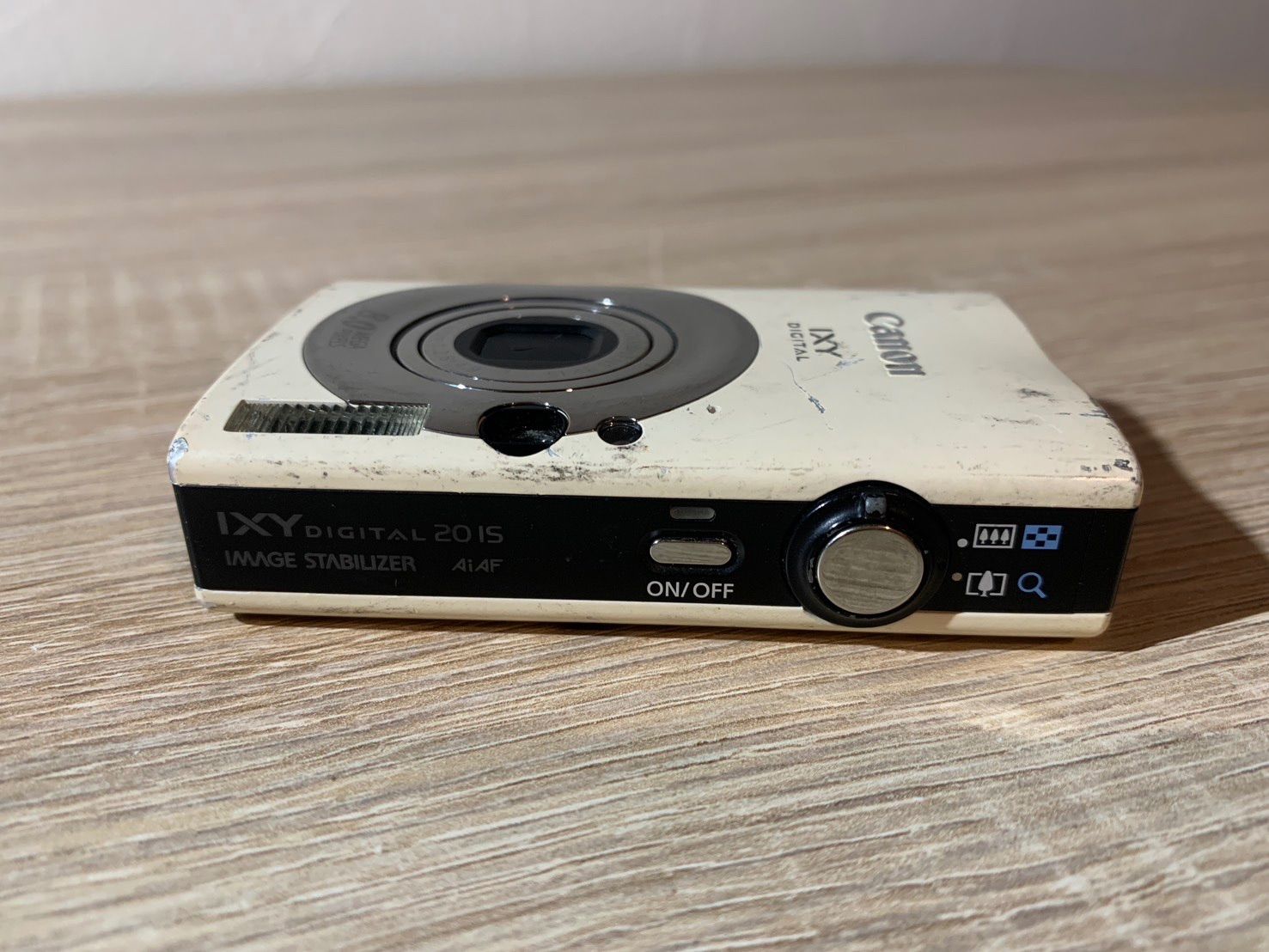  6794 Canon IXY DIGITAL 20 IS ホワイト デジカメ コンパクトデジタルカメラ デジタルカメラ