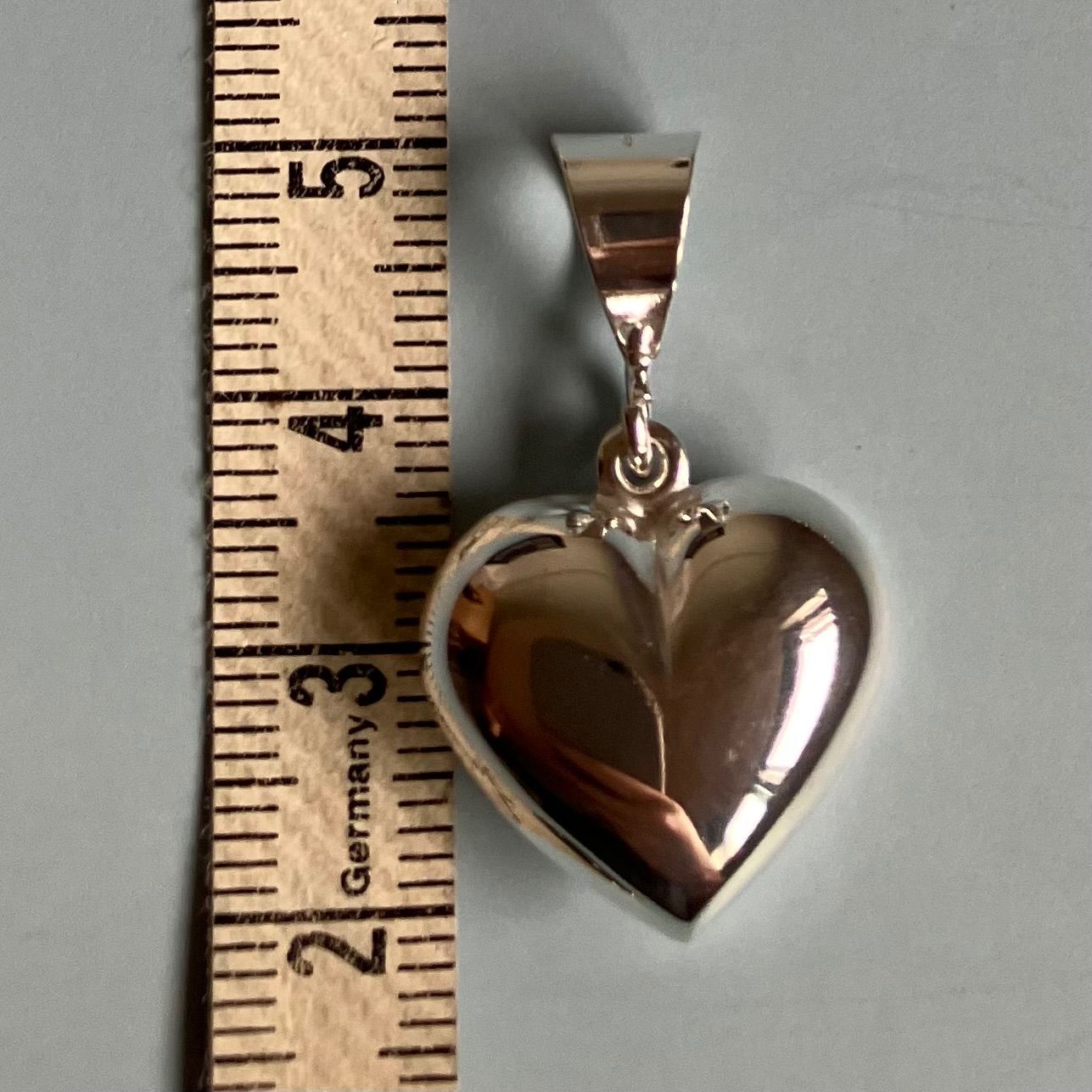 All silver925 ぷっくり ハートシェイプのペンダントトップ - メルカリ