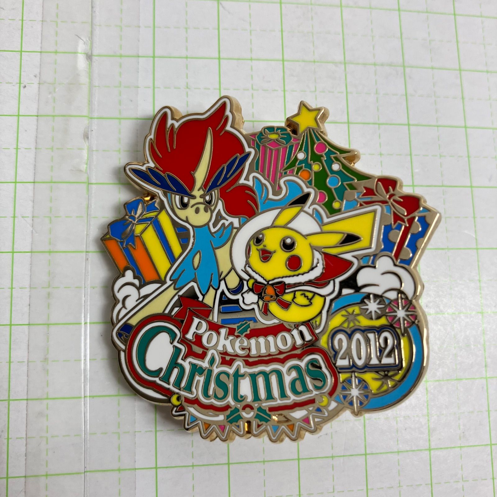 ポケモンセンター 2012年 クリスマス ケルディオ ピカチュウ 限定 ピンズ 瀬戸店】ピカチュウとケルディオ ロゴピンズ クリスマス2012 ポケモン