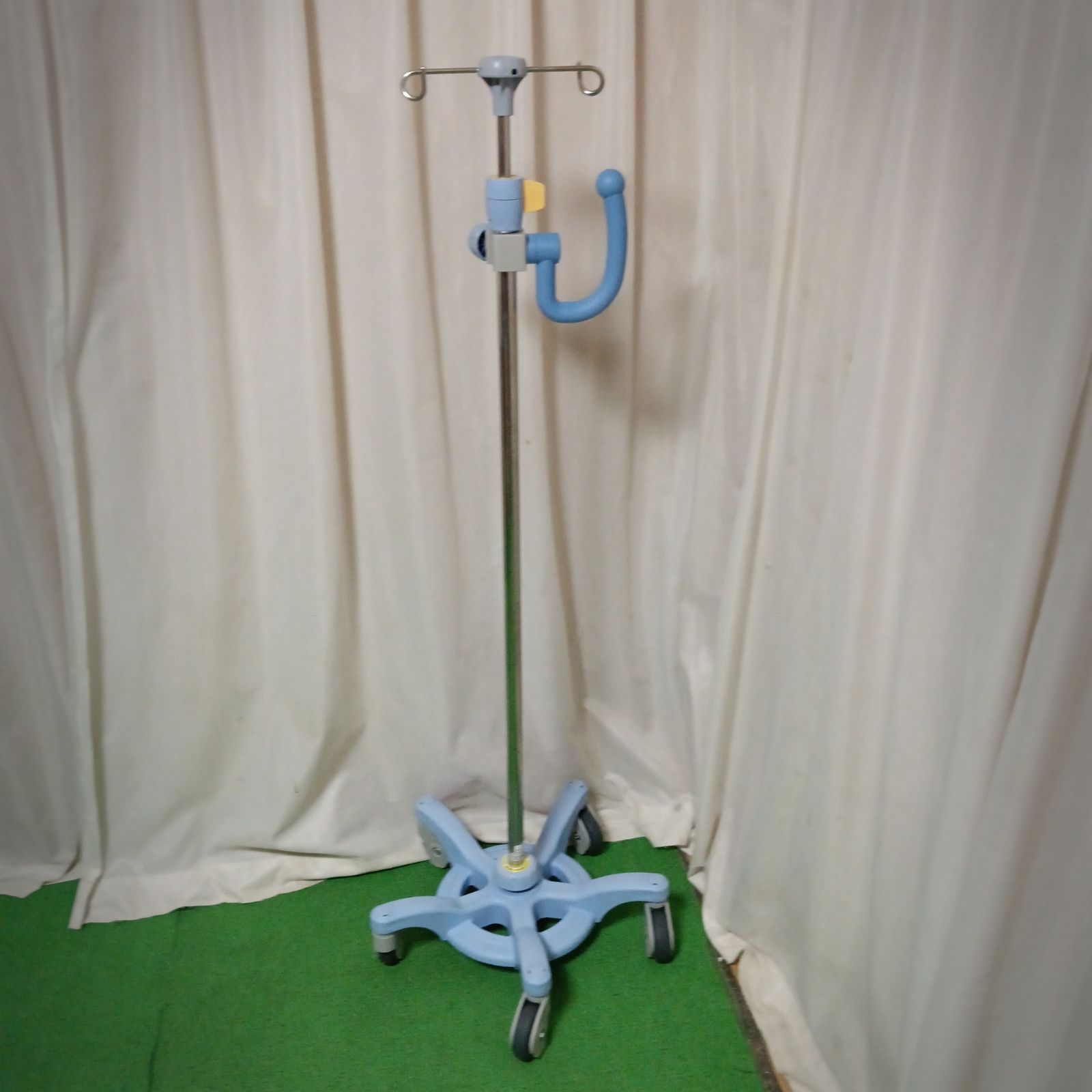 OT-NG 01204 パラマウントベッド IVスタンド KC-508 点滴スタンド キャスター付 洗浄 消毒済 介護