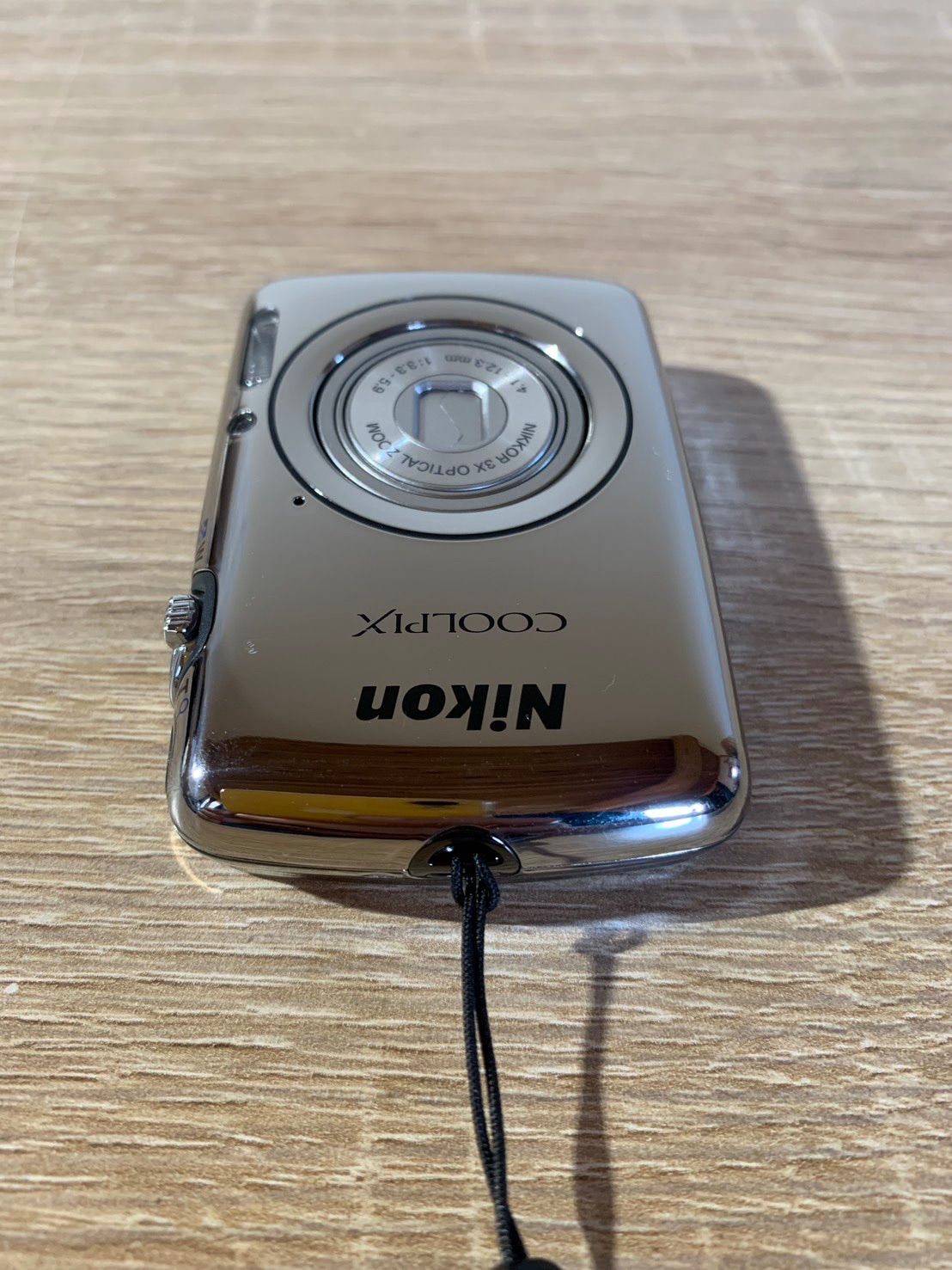 シルバー デジカメ