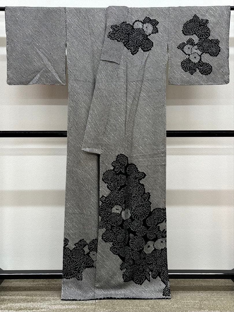 総絞り 訪問着 万寿菊 正絹 躾糸付き A095 - メルカリ