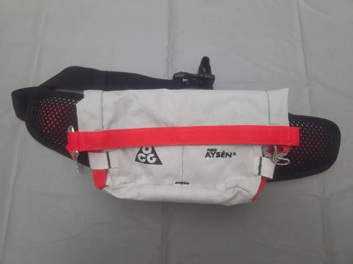 ナイキ ACG ヒップバッグ アイセン ペニー パック 3 L 白 フォトン ダスト