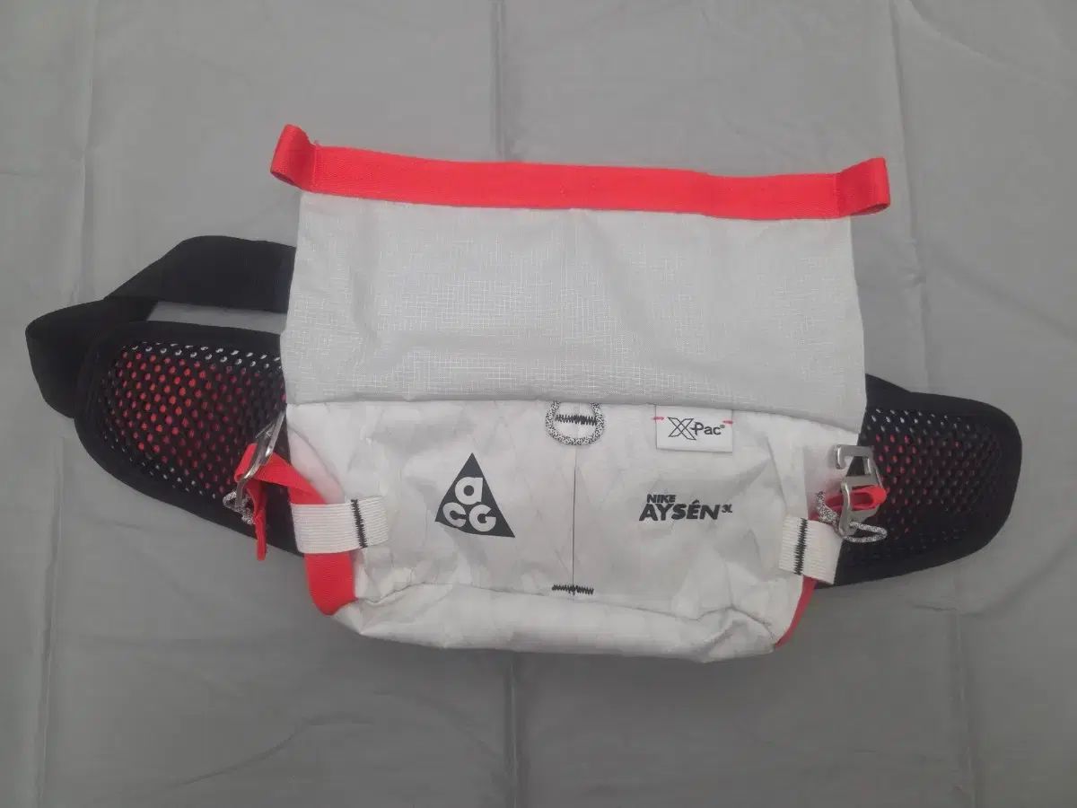 ナイキ ACG ヒップバッグ アイセン ペニー パック 3 L 白 フォトン ダスト