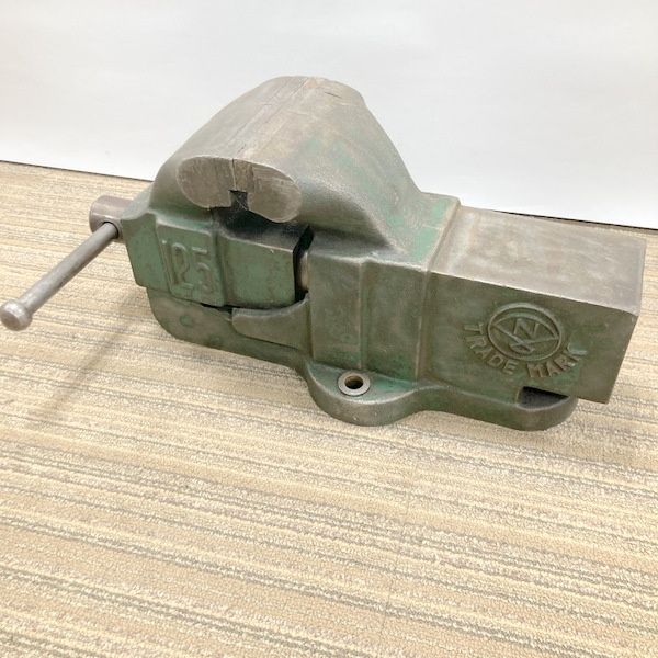 ナベヤ TRADE MARK トレードマーク 丸胴型バイス125 万力 リードバイス 挟み口幅125 mm≡DT 6909