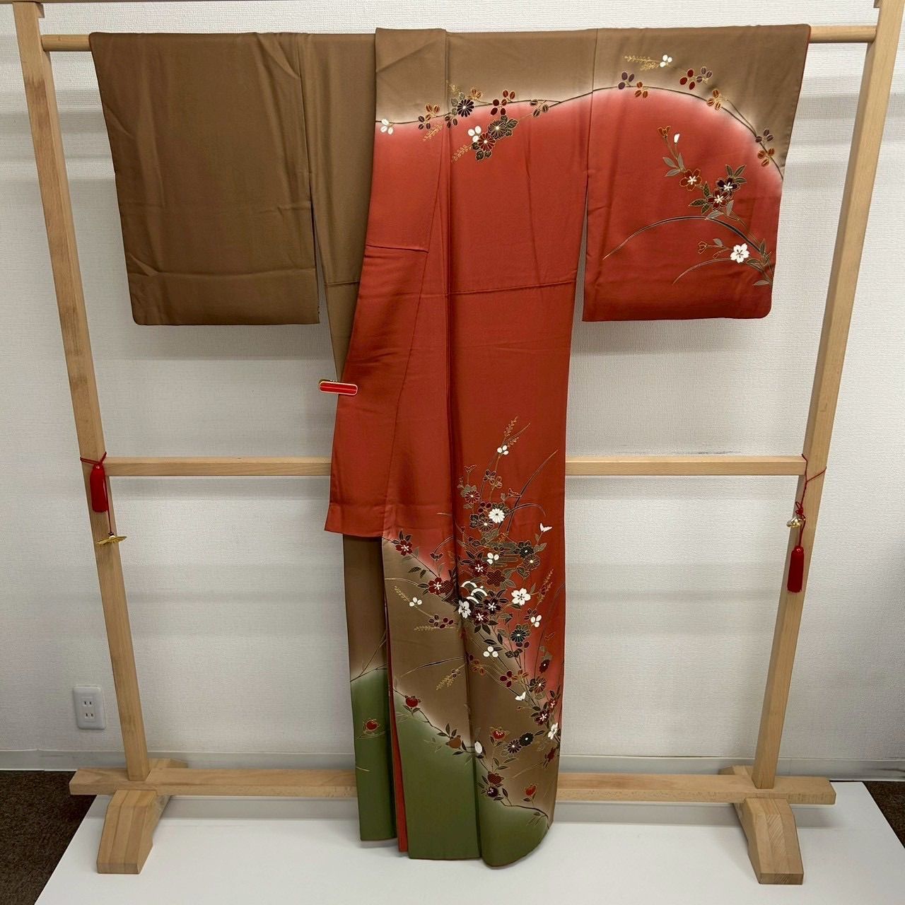 付下げ 美しい絵羽 裄68 金彩 花柄 紋無し 訪問着 正絹 着物 MK-1941