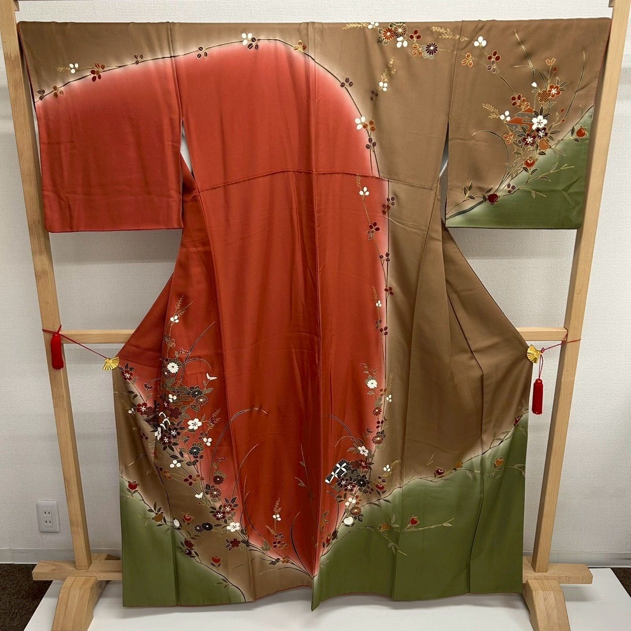 付下げ 美しい絵羽 裄68 金彩 花柄 紋無し 訪問着 正絹 着物 MK-1941