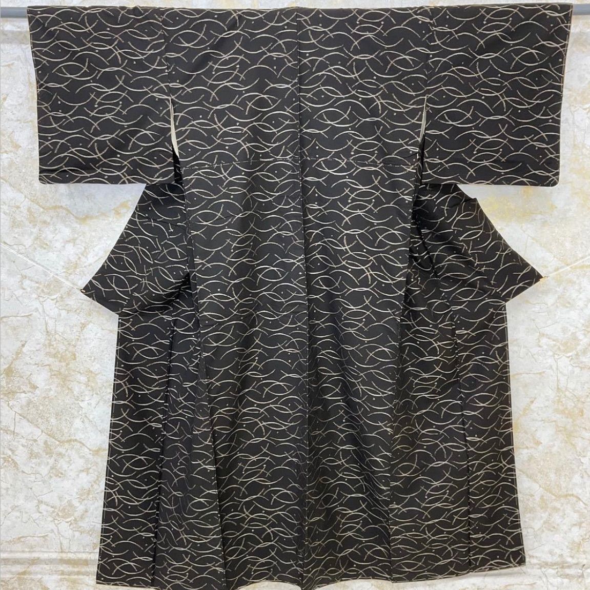 購入者ページ未使用同然◆本場奄美大島紬◆仕付け◆裄63丈155.5 ◇kimono+one◇kimonoarisa◇未使用同然◇本場奄美大島紬◇泥大島紬