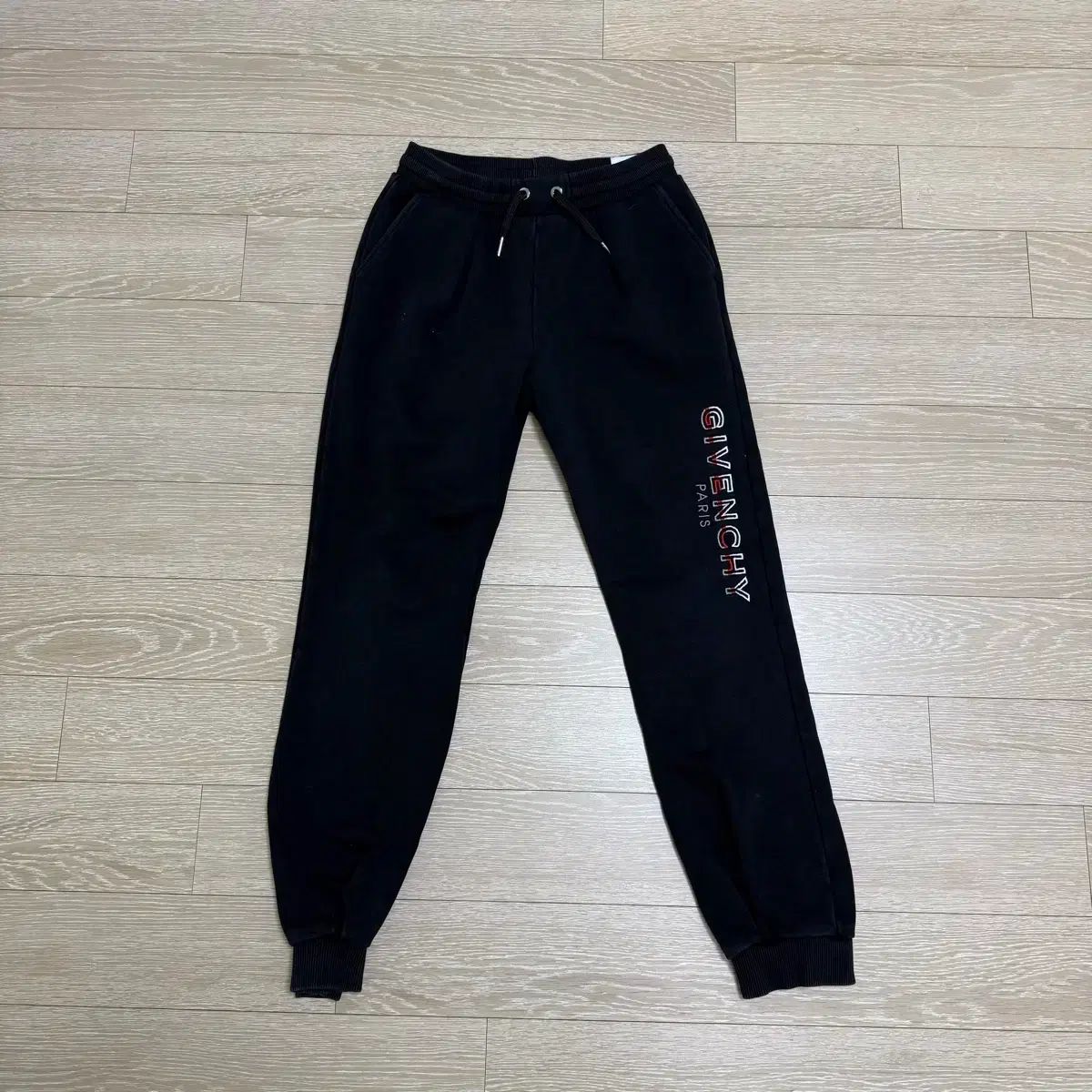 超美品、光沢白、高速SSD、7世帯i7、イラレ&オフィス2021、メモリ12G