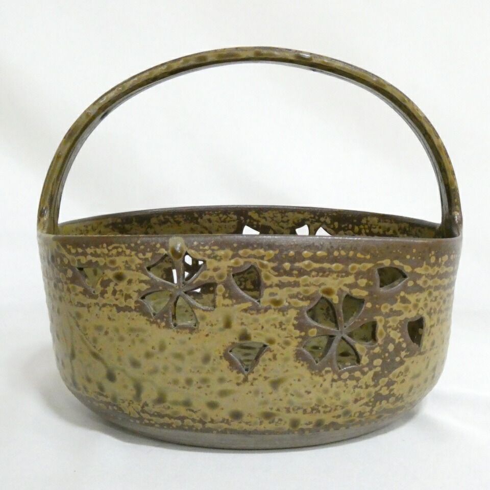 十二月の特売品）福岡県遠州七窯高取焼 雪山窯 鬼丸雪山作 桜花透 手付