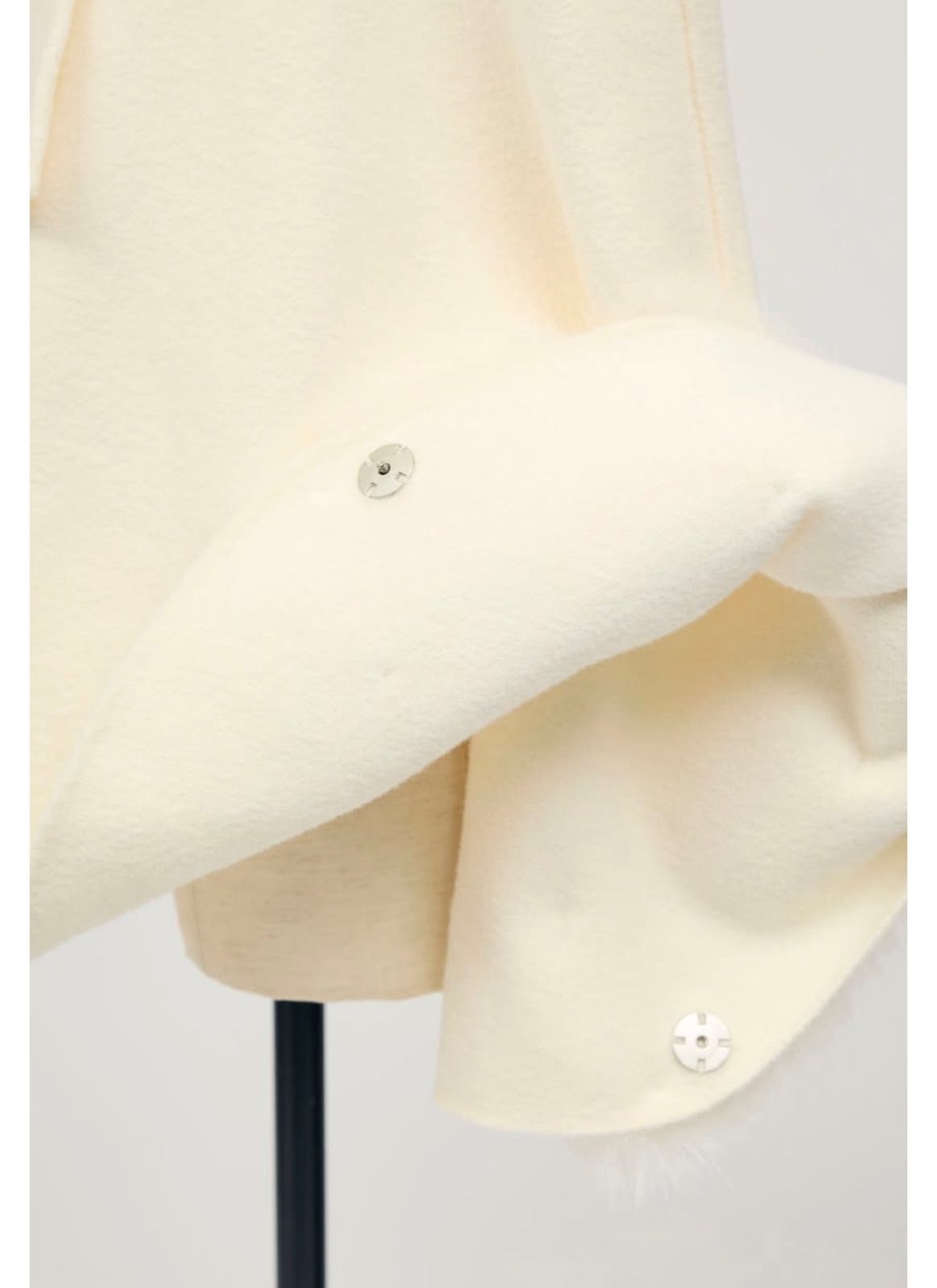 ファーカフス　リボン　ポンチョコート ホワイト◾️Frene フラーネ（中古） 新品】ファーカフスリボンポンチョコート ホワイト◾️Frene フラーネ