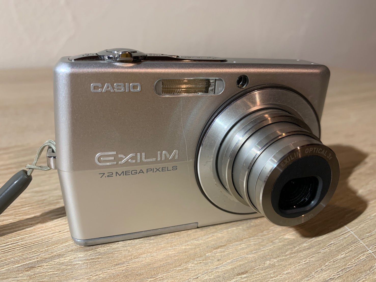 6821 Casio EXILIM EX-Z700 シルバー デジカメ 美品 - メルカリ