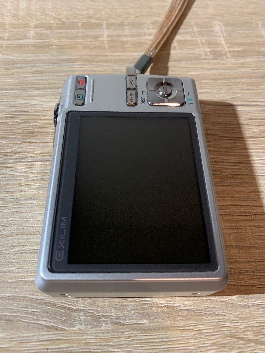 シルバー デジカメ