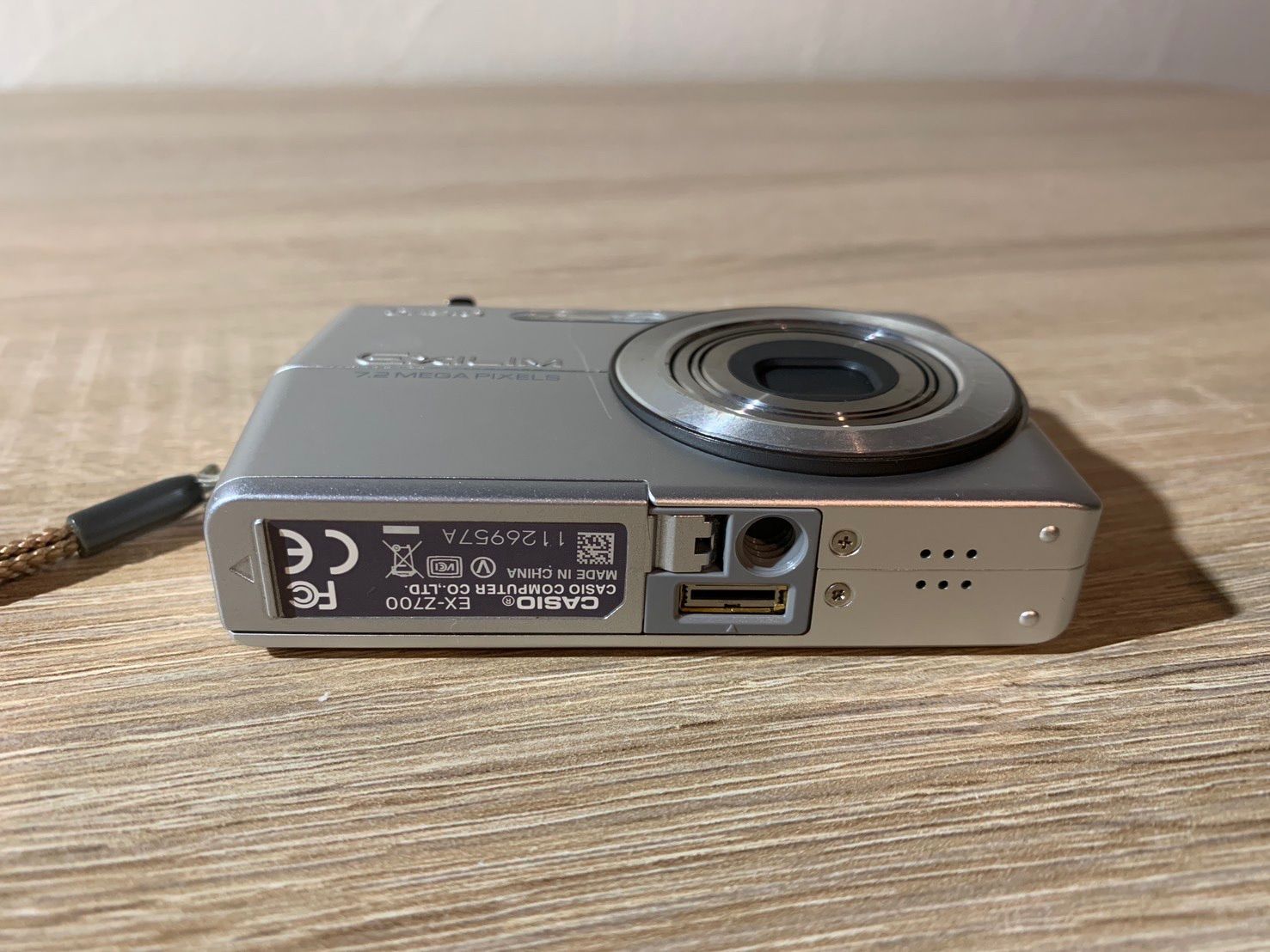 6821 Casio EXILIM EX-Z700 シルバー デジカメ 美品 - メルカリ